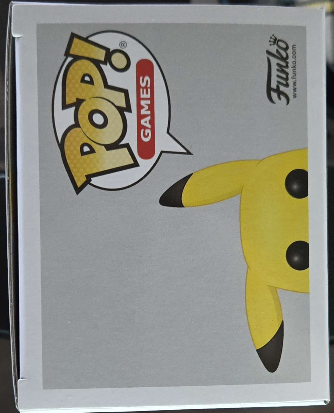 Pikachu // 553 // Diamond // Gamestop [v]